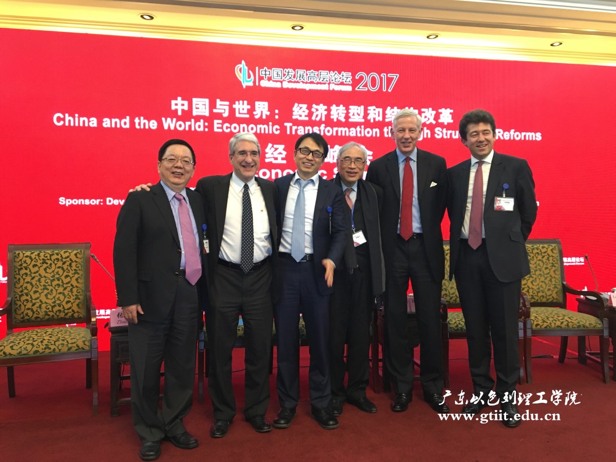 李校长出席论坛61200.jpg 李校长出席论坛61200.jpg