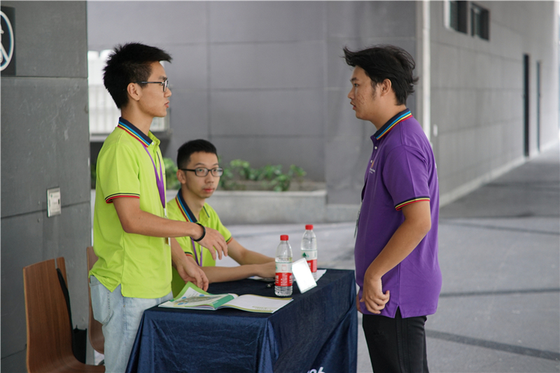 许越E楼下咨询台 (2).JPG