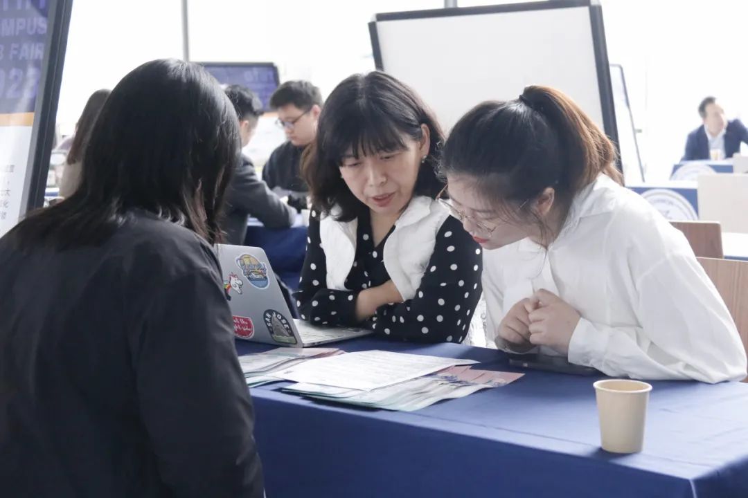 Alumni_CN_2.jpg Alumni_CN_2.jpg