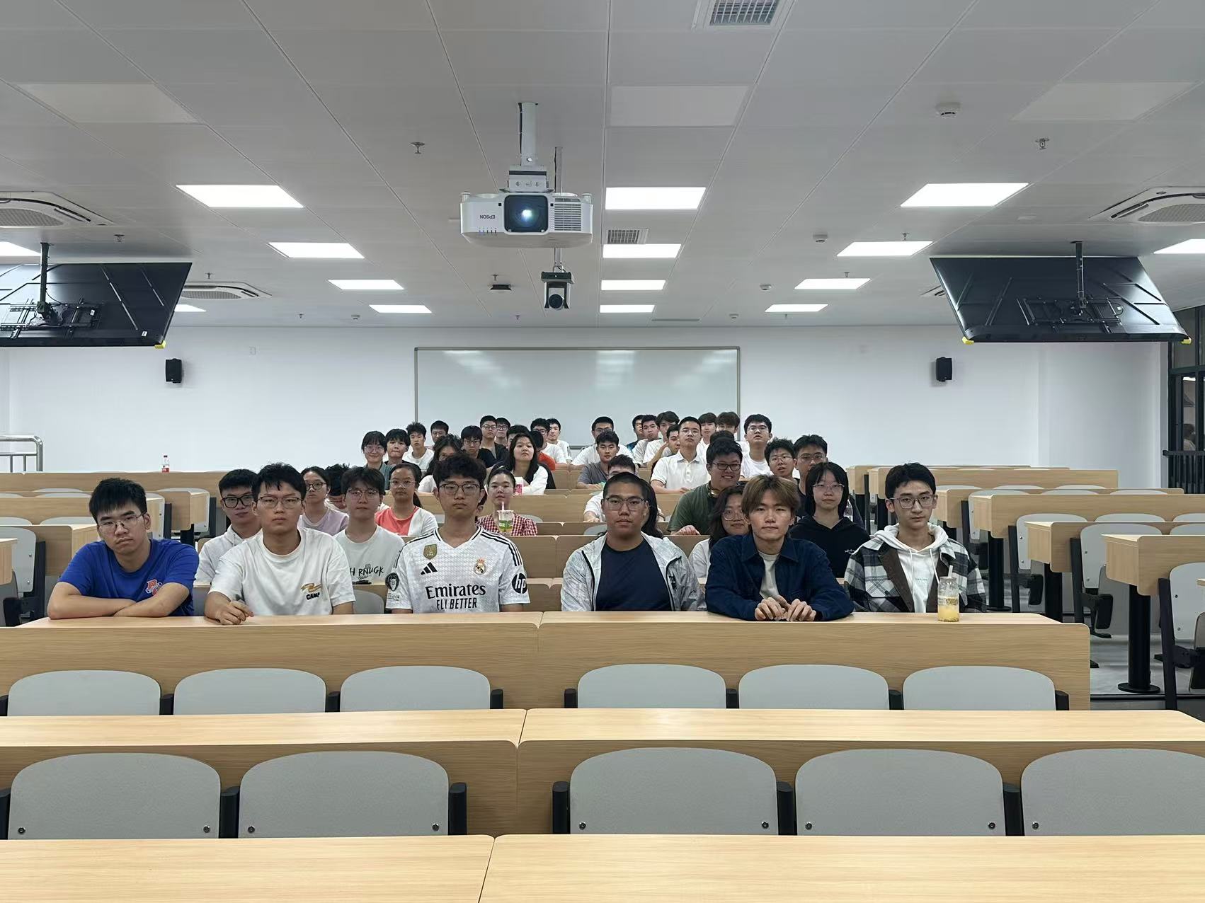 集体照-第九团支部.jpg 集体照-第九团支部.jpg