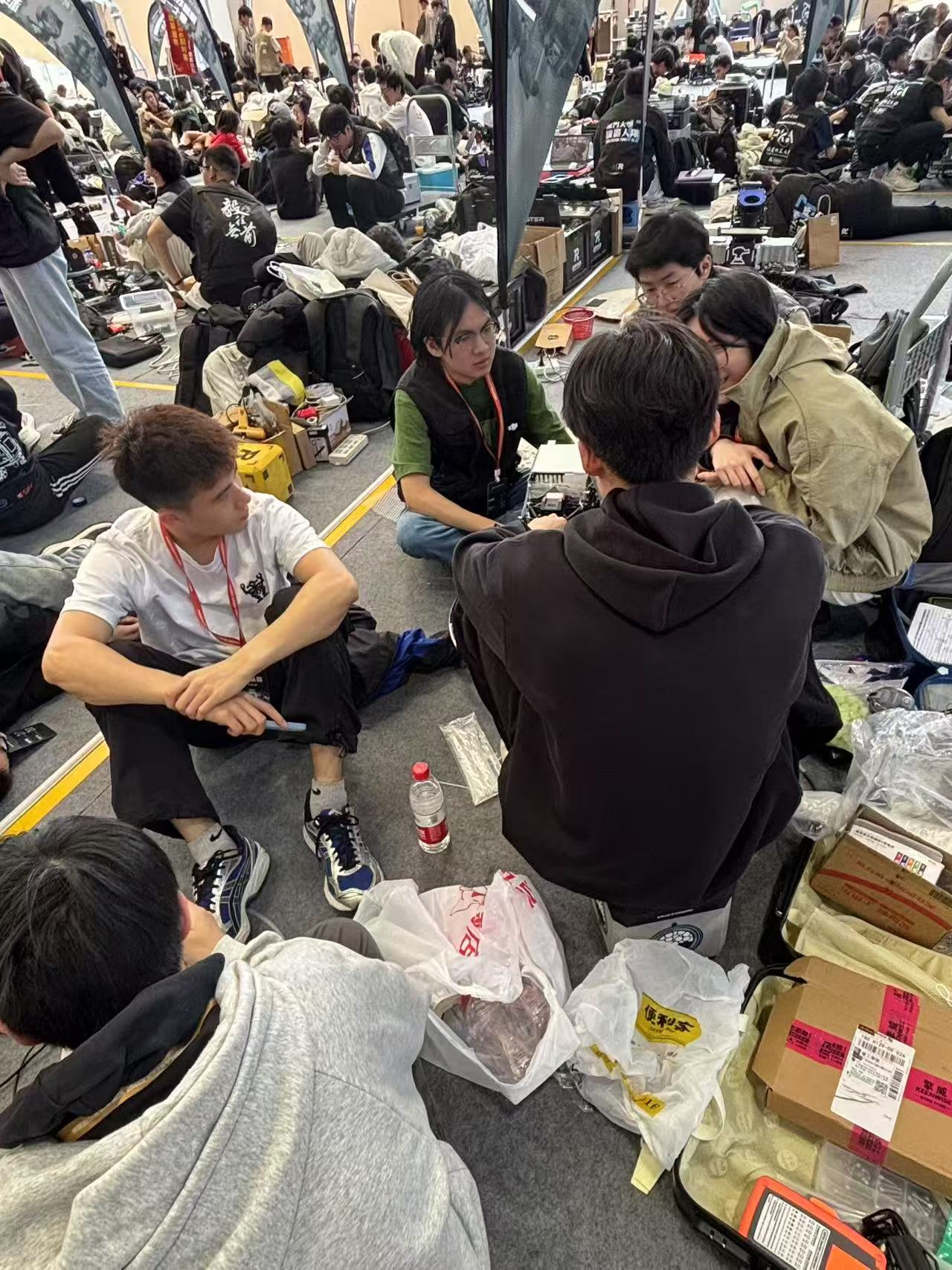 侯赛.jpg 侯赛.jpg